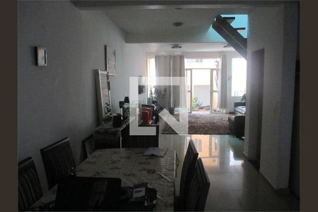 Casa à venda com 3 quartos, 200m² em Vila Alexandria, São Paulo