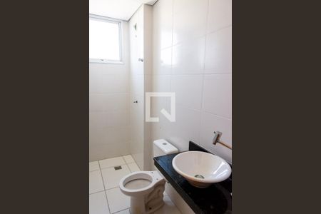 Banheiro de apartamento à venda com 2 quartos, 51m² em Arvoredo Ii, Contagem