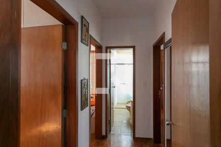 Corredor de apartamento à venda com 3 quartos, 70m² em Santo Antônio, Belo Horizonte