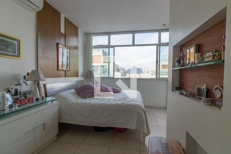 Suíte Master de apartamento à venda com 4 quartos, 270m² em Barra da Tijuca, Rio de Janeiro