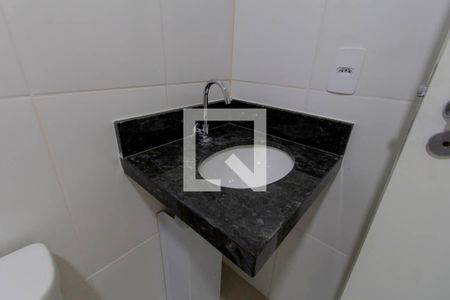 Banheiro  de apartamento à venda com 1 quarto, 34m² em Vila Granada, São Paulo