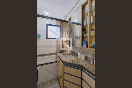 Apartamento para alugar com 178m², 3 quartos e 3 vagas Apartamento para alugar com 178m², 3 quartos e 3 vagasBanheiro da Suíte 1