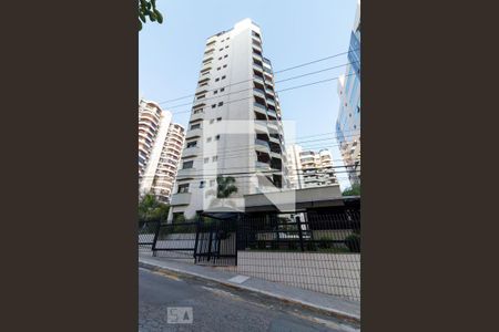 Apartamento para alugar com 178m², 3 quartos e 3 vagas Apartamento para alugar com 178m², 3 quartos e 3 vagasFachada