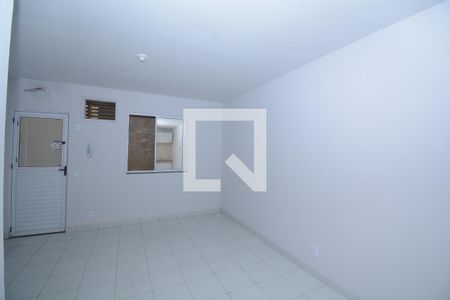 Sala/Cozinha de kitnet/studio para alugar com 1 quarto, 25m² em Cordovil, Rio de Janeiro