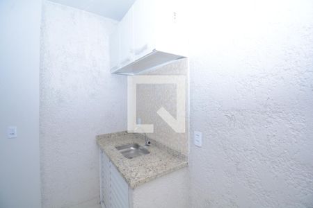 Sala/Cozinha de kitnet/studio para alugar com 1 quarto, 25m² em Cordovil, Rio de Janeiro