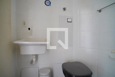 Banheiro de kitnet/studio à venda com 1 quarto, 26m² em Floresta, Porto Alegre