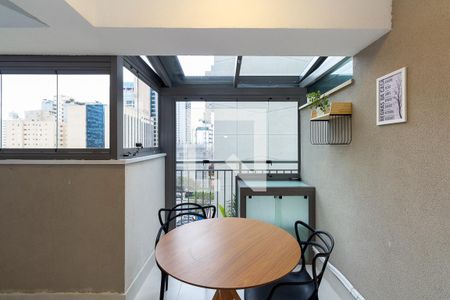 Varanda de kitnet/studio para alugar com 1 quarto, 28m² em Moema, São Paulo