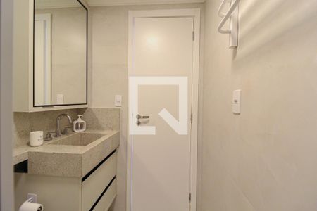 Banheiro de kitnet/studio para alugar com 1 quarto, 28m² em Moema, São Paulo