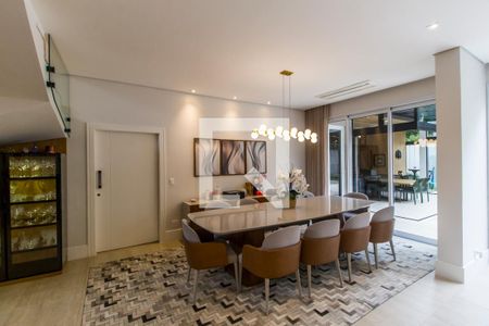 Casa de condomínio à venda com 567m², 5 quartos e 4 vagas Casa de condomínio à venda com 567m², 5 quartos e 4 vagasSala de Jantar