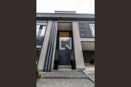 Casa de condomínio à venda com 567m², 5 quartos e 4 vagas Casa de condomínio à venda com 567m², 5 quartos e 4 vagasEntrada