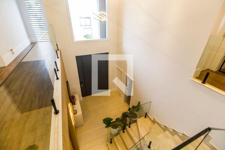 Casa de condomínio à venda com 567m², 5 quartos e 4 vagas Casa de condomínio à venda com 567m², 5 quartos e 4 vagasEscada