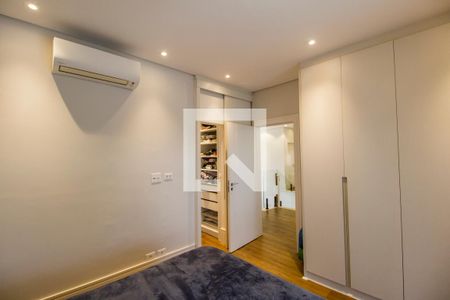 Casa de condomínio à venda com 567m², 5 quartos e 4 vagas Casa de condomínio à venda com 567m², 5 quartos e 4 vagasSuíte 3