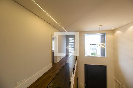 Casa de condomínio à venda com 567m², 5 quartos e 4 vagas Casa de condomínio à venda com 567m², 5 quartos e 4 vagasCorredor