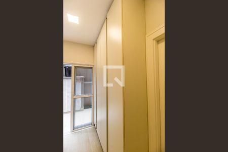 Casa de condomínio à venda com 567m², 5 quartos e 4 vagas Casa de condomínio à venda com 567m², 5 quartos e 4 vagasÁrea de Serviço