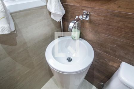 Casa de condomínio à venda com 567m², 5 quartos e 4 vagas Casa de condomínio à venda com 567m², 5 quartos e 4 vagasDetalhe do banheiro