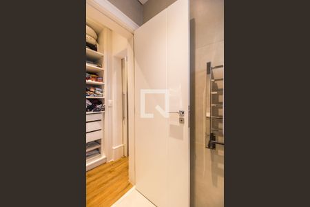 Casa de condomínio à venda com 567m², 5 quartos e 4 vagas Casa de condomínio à venda com 567m², 5 quartos e 4 vagasBanheiro da Suíte 3