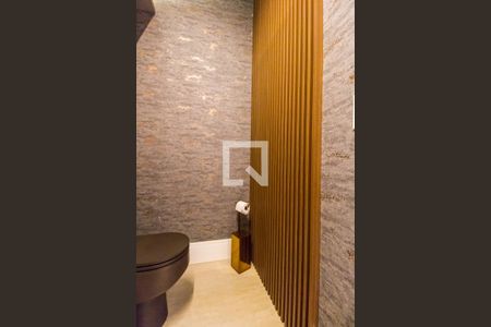 Casa de condomínio à venda com 567m², 5 quartos e 4 vagas Casa de condomínio à venda com 567m², 5 quartos e 4 vagasLavabo