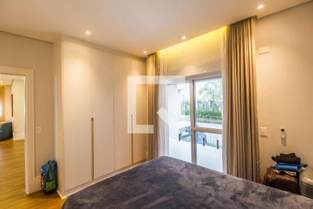 Casa de condomínio à venda com 567m², 5 quartos e 4 vagas Casa de condomínio à venda com 567m², 5 quartos e 4 vagasSuíte 3