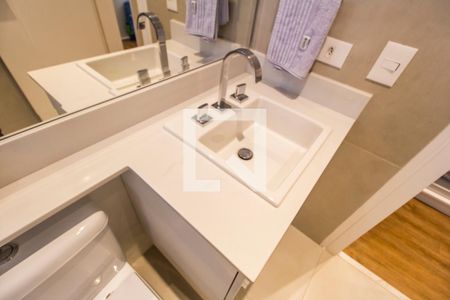 Casa de condomínio à venda com 567m², 5 quartos e 4 vagas Casa de condomínio à venda com 567m², 5 quartos e 4 vagasDetalhe do Banheiro da Suite