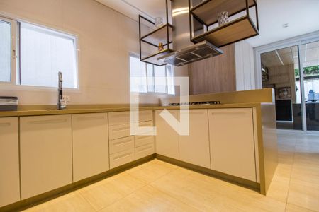 Casa de condomínio à venda com 567m², 5 quartos e 4 vagas Casa de condomínio à venda com 567m², 5 quartos e 4 vagasCozinha