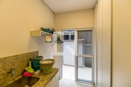 Casa de condomínio à venda com 567m², 5 quartos e 4 vagas Casa de condomínio à venda com 567m², 5 quartos e 4 vagasÁrea de Serviço