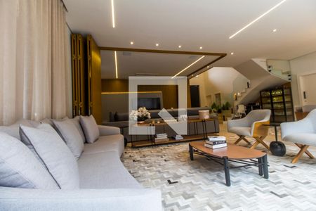 Casa de condomínio à venda com 567m², 5 quartos e 4 vagas Casa de condomínio à venda com 567m², 5 quartos e 4 vagasSala de TV