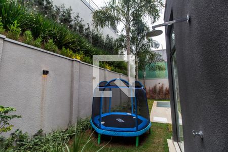 Casa de condomínio à venda com 567m², 5 quartos e 4 vagas Casa de condomínio à venda com 567m², 5 quartos e 4 vagasQuintal