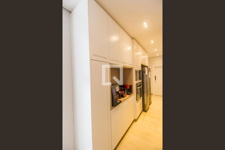 Casa de condomínio à venda com 567m², 5 quartos e 4 vagas Casa de condomínio à venda com 567m², 5 quartos e 4 vagasCozinha