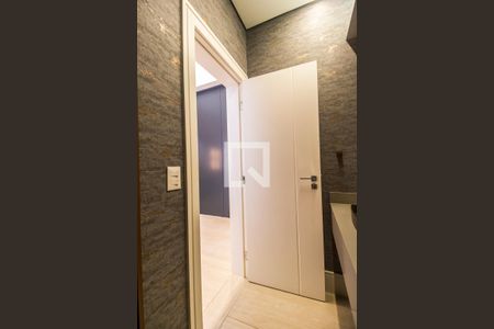 Casa de condomínio à venda com 567m², 5 quartos e 4 vagas Casa de condomínio à venda com 567m², 5 quartos e 4 vagasLavabo