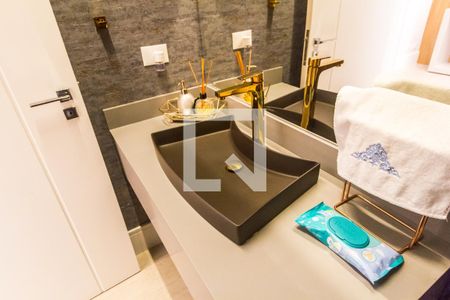 Casa de condomínio à venda com 567m², 5 quartos e 4 vagas Casa de condomínio à venda com 567m², 5 quartos e 4 vagasLavabo