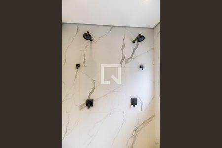 Casa de condomínio à venda com 567m², 5 quartos e 4 vagas Casa de condomínio à venda com 567m², 5 quartos e 4 vagasBanheiro da Suíte master