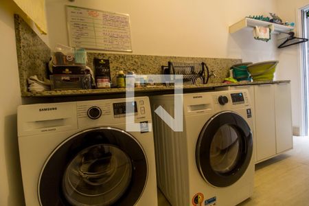 Casa de condomínio à venda com 567m², 5 quartos e 4 vagas Casa de condomínio à venda com 567m², 5 quartos e 4 vagasÁrea de Serviço