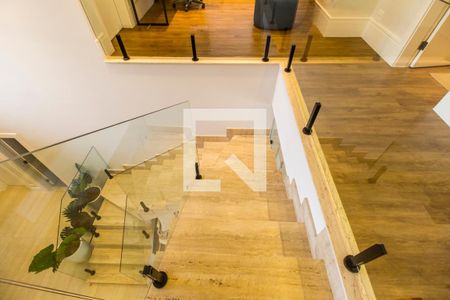 Casa de condomínio à venda com 567m², 5 quartos e 4 vagas Casa de condomínio à venda com 567m², 5 quartos e 4 vagasEscada