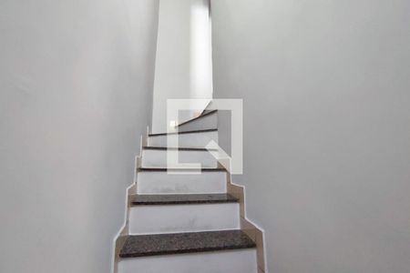 Escada de casa à venda com 2 quartos, 69m² em Curicica, Rio de Janeiro