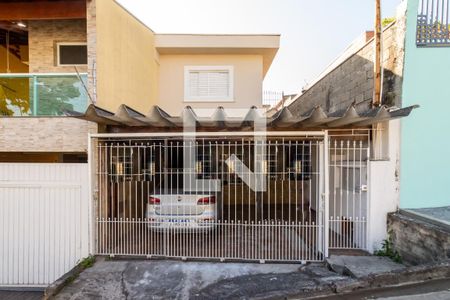 Casa à venda com 157m², 3 quartos e 2 vagas Casa à venda com 157m², 3 quartos e 2 vagasFachada