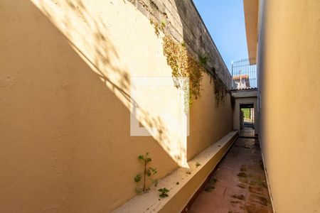 Casa à venda com 157m², 3 quartos e 2 vagas Casa à venda com 157m², 3 quartos e 2 vagasCorredor lateral