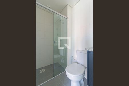 Banheiro de kitnet/studio para alugar com 1 quarto, 30m² em Batel , Curitiba