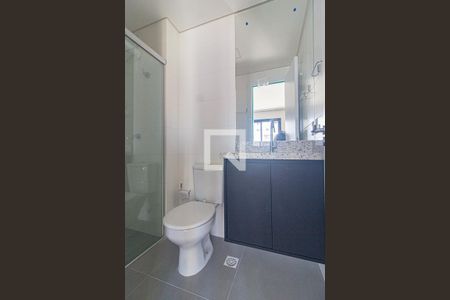 Banheiro de kitnet/studio para alugar com 1 quarto, 30m² em Batel , Curitiba