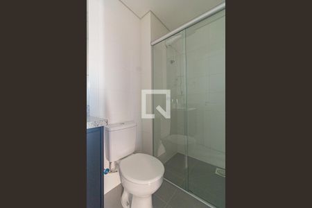 Banheiro de kitnet/studio para alugar com 1 quarto, 28m² em Batel , Curitiba