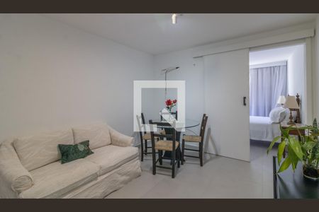 Sala de casa de condomínio para alugar com 1 quarto, 30m² em Vargem Grande, Rio de Janeiro