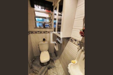 Casa de condomínio à venda com 300m², 4 quartos e 3 vagas Casa de condomínio à venda com 300m², 4 quartos e 3 vagasBanheiro