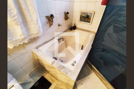 Casa de condomínio à venda com 300m², 4 quartos e 3 vagas Casa de condomínio à venda com 300m², 4 quartos e 3 vagasBanheira