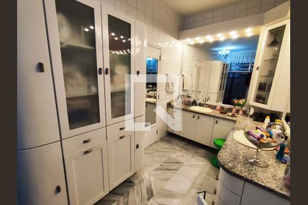 Casa de condomínio à venda com 300m², 4 quartos e 3 vagas Casa de condomínio à venda com 300m², 4 quartos e 3 vagasBanheiro do Quarto 3