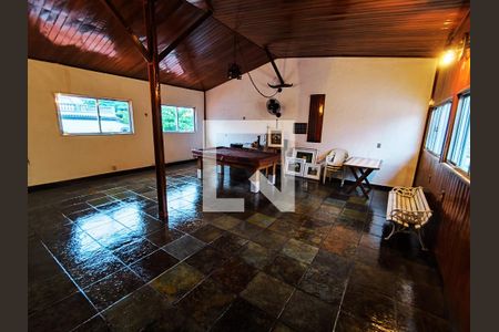 Casa de condomínio à venda com 300m², 4 quartos e 3 vagas Casa de condomínio à venda com 300m², 4 quartos e 3 vagasTerraço