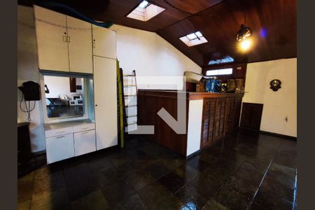 Casa de condomínio à venda com 300m², 4 quartos e 3 vagas Casa de condomínio à venda com 300m², 4 quartos e 3 vagasTerraço