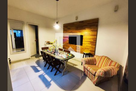 Casa de condomínio à venda com 300m², 4 quartos e 3 vagas Casa de condomínio à venda com 300m², 4 quartos e 3 vagasSala de Jantar