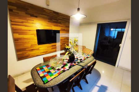 Casa de condomínio à venda com 300m², 4 quartos e 3 vagas Casa de condomínio à venda com 300m², 4 quartos e 3 vagasSala de Jantar