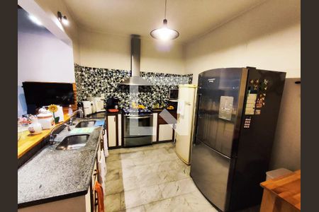 Casa de condomínio à venda com 300m², 4 quartos e 3 vagas Casa de condomínio à venda com 300m², 4 quartos e 3 vagasCozinha