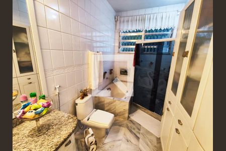 Casa de condomínio à venda com 300m², 4 quartos e 3 vagas Casa de condomínio à venda com 300m², 4 quartos e 3 vagasBanheiro do Quarto 3