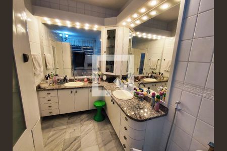 Casa de condomínio à venda com 300m², 4 quartos e 3 vagas Casa de condomínio à venda com 300m², 4 quartos e 3 vagasBanheiro do Quarto 3